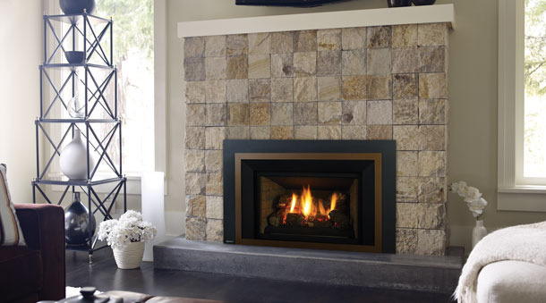 Regency LRI4E Gas fireplace insert with beige stone tile surround